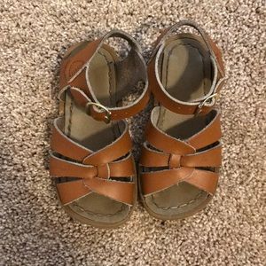 Saltwater sandals excellent condition